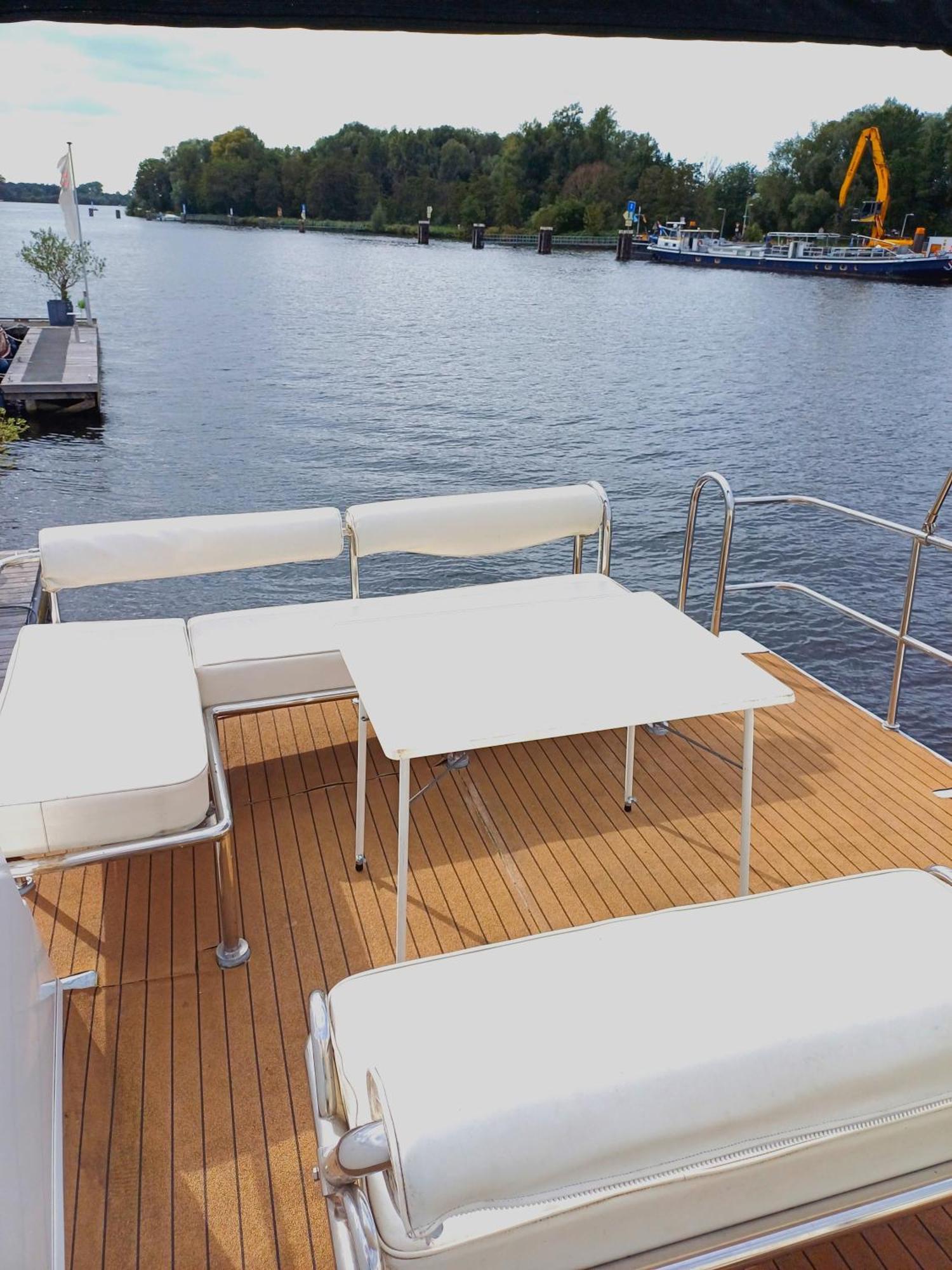 Motorjacht At Ease Bateau-hôtel *
